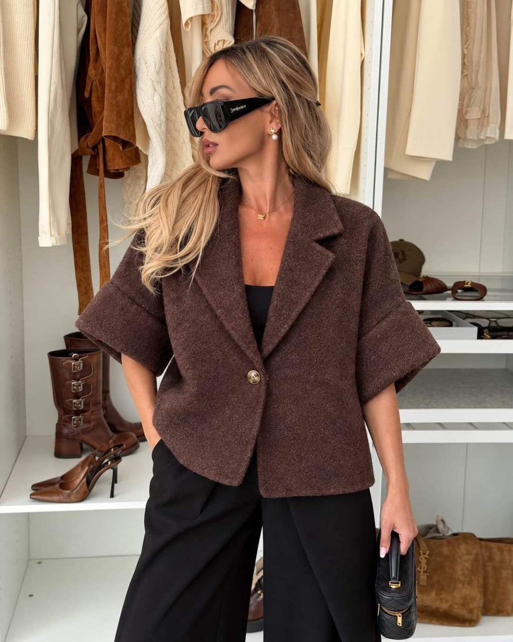 Veste courte effet laine bouclée à manches courtes et bouton