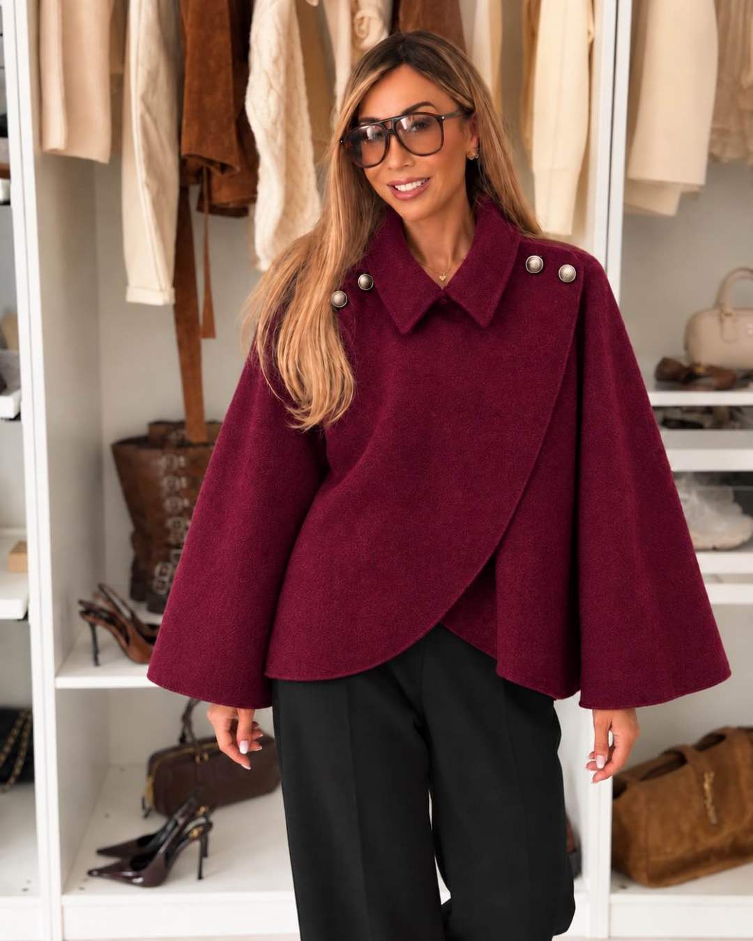 Veste cape asymétrique à col chemise détails boutons