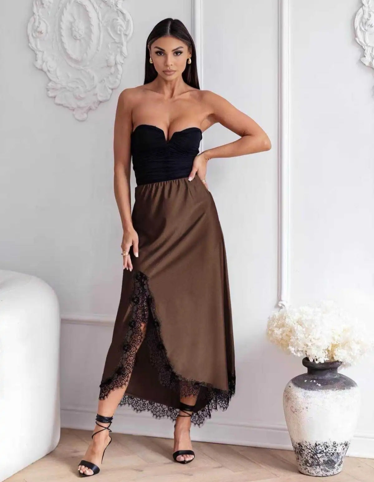 Jupe longue  finition  dentelle taille 36/42