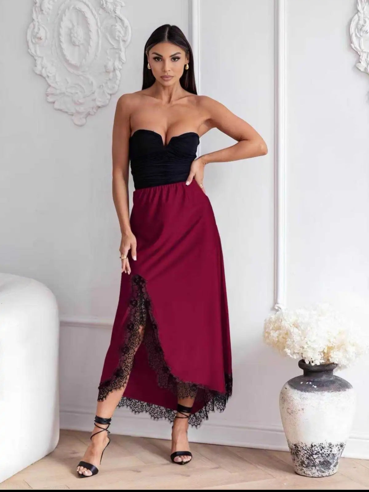 Jupe longue  finition  dentelle taille 36/42