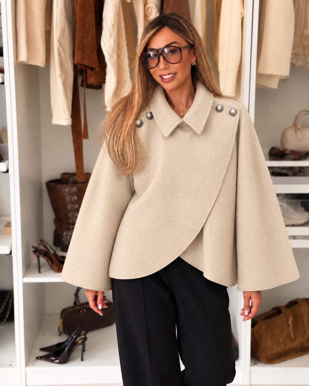 Veste cape asymétrique à col chemise détails boutons