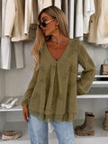 Blouse fluide brodée fleurs à volants – Col V